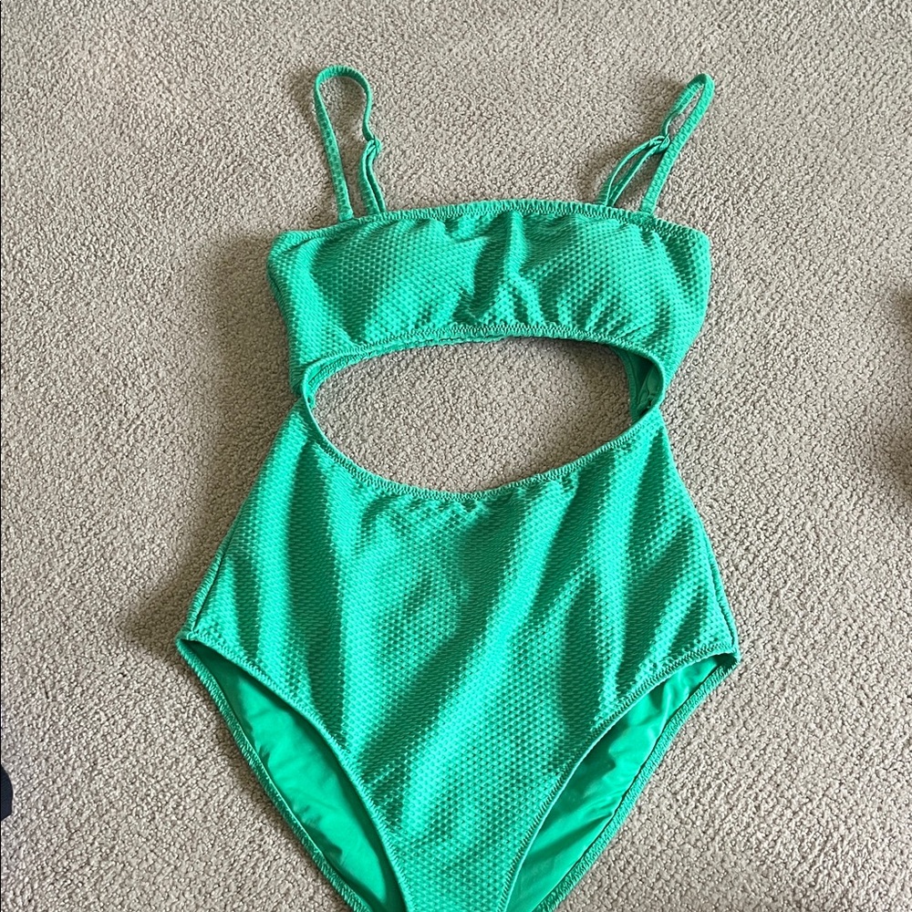 Medium long aerie swim